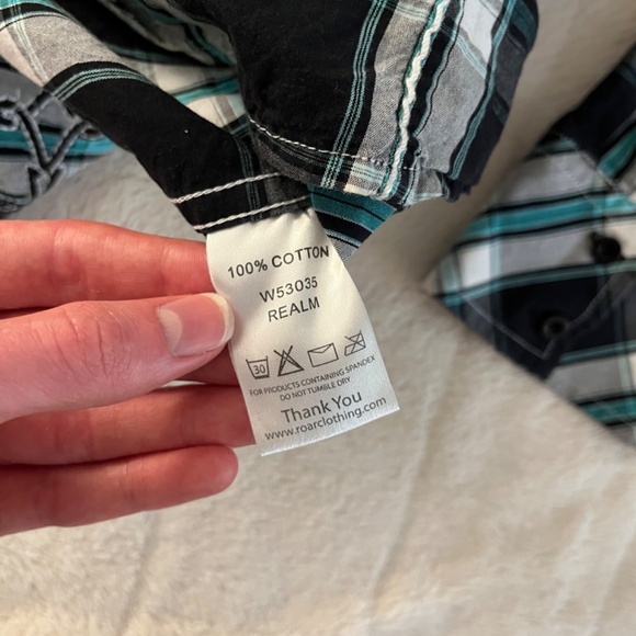 Roar Embroidered Blue & Black Plaid Button-Up shirt - men's large - Picture 6 of 10